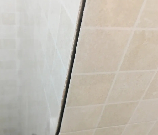 浠水瓷砖空鼓维修公司分享阳台瓷砖脱落的修复过程可以分为以下几个步骤
